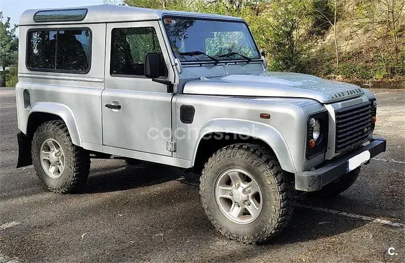 Usado Land Rover Defender 122 CV (89 kW) 2007 Gris / plata Familiar