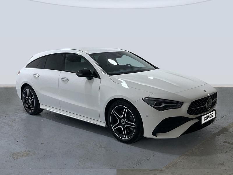Usado Mercedes CLA200 150 CV (110 kW) 2025 Blanco Familiar