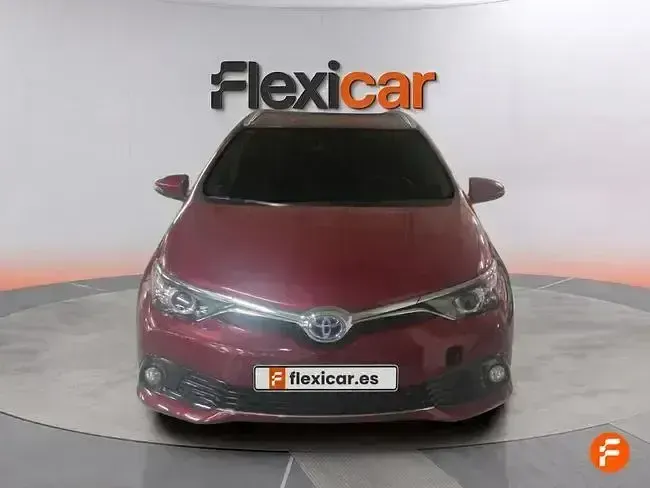 Usado Toyota Auris Hybrid Active 136 CV (100 kW) 2018 Rojo