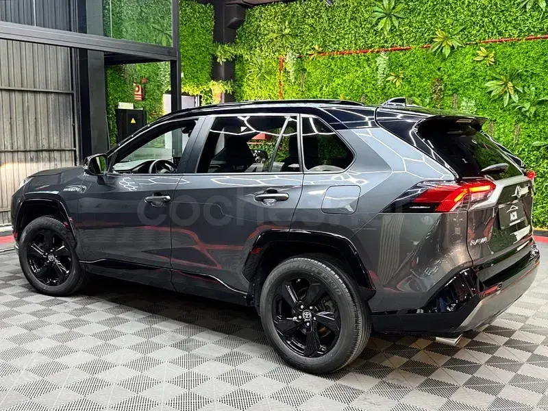 Usado Toyota RAV4 Hybrid Edition 222 CV (163 kW) 2021 Gris / plata SUV