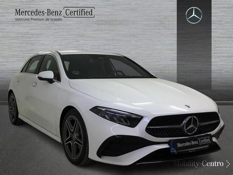 Usado Mercedes A180 AMG line 116 CV (85 kW) 2024 Blanco polar Utilitario