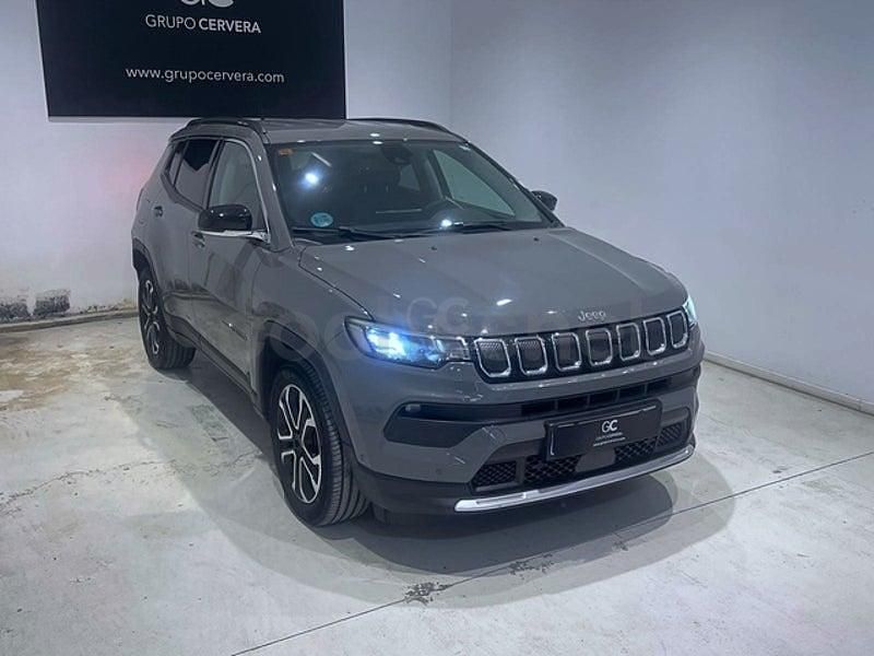 Usado Jeep Compass Limited 130 CV (95 kW) 2021 Gris / plata SUV