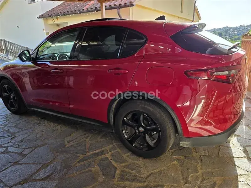 Usado Alfa Romeo Stelvio 180 CV (132 kW) 2017 Rojo SUV