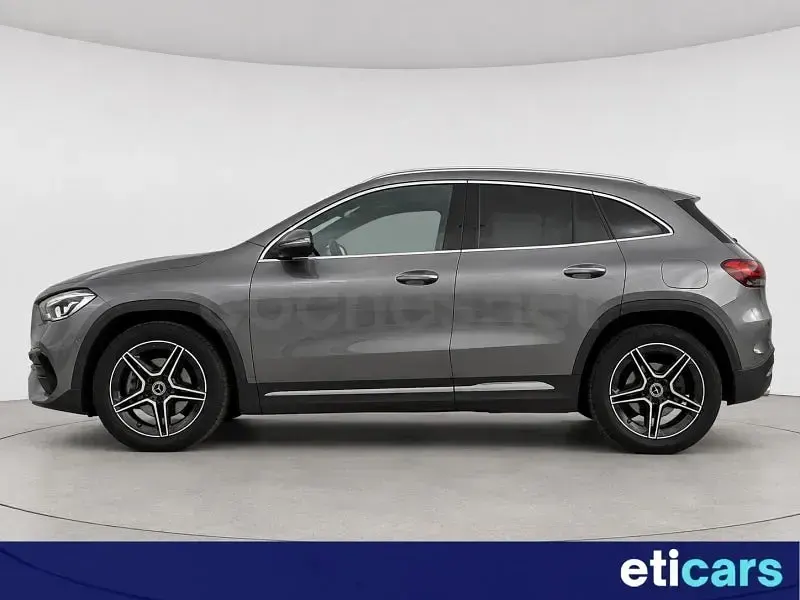 Usado Mercedes GLA200 150 CV (110 kW) 2021 Gris / plata SUV