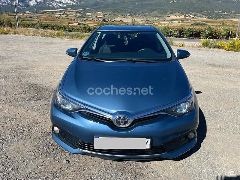 Usado Toyota Auris Active 90 CV (66 kW) 2016 Azul Berlina