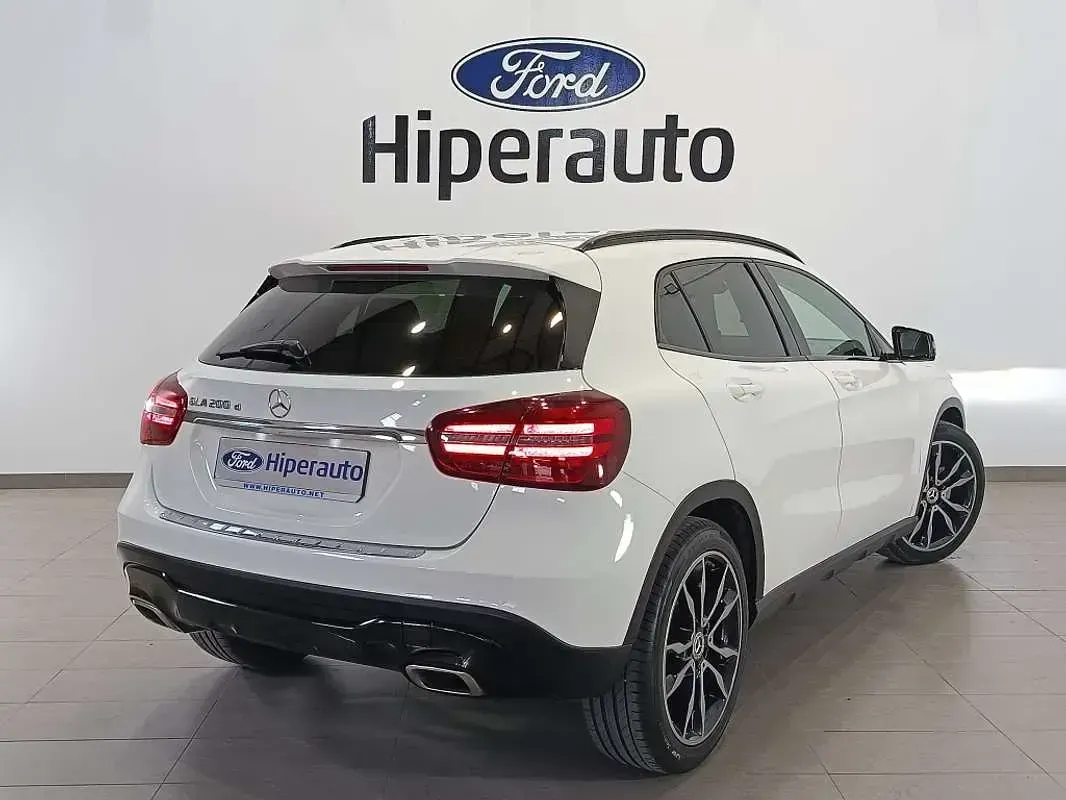 Usado Mercedes GLA200 AMG line 136 CV (100 kW) 2018 Blanco SUV