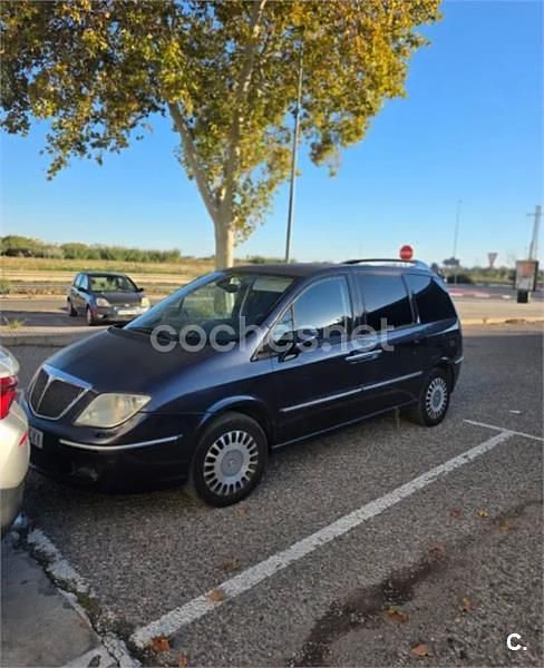 Usado Lancia Phedra 128 CV (94 kW) 2004 Negro Monovolumen