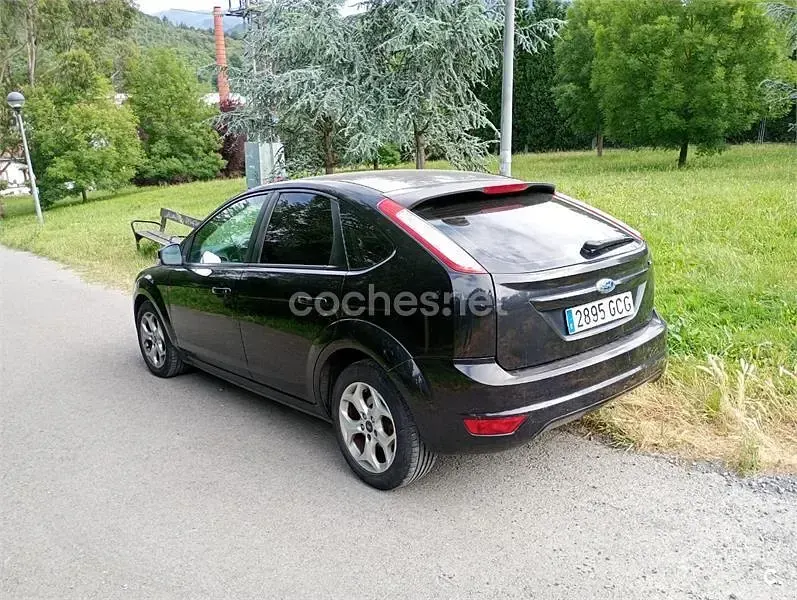 Usado Ford Focus Trend 115 CV (84 kW) 2008 Negro Berlina