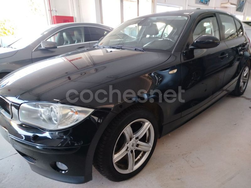 Negro Usado 2007 BMW 118 Utilitario | 6900 € (Precio justo) - Imagen 1/4