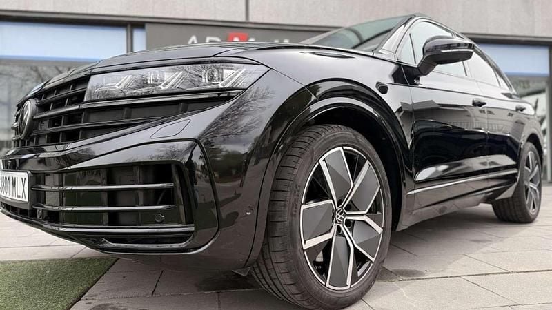 Usado VW Touareg R 462 CV (339 kW) 2024 Negro SUV