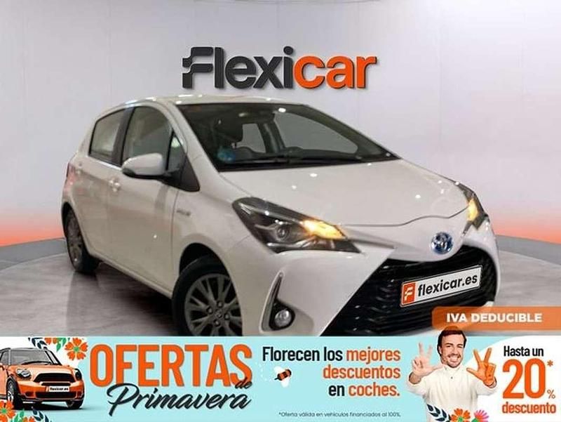 Usado Toyota Yaris Hybrid Active 99 CV (72 kW) 2019 Blanco Utilitario