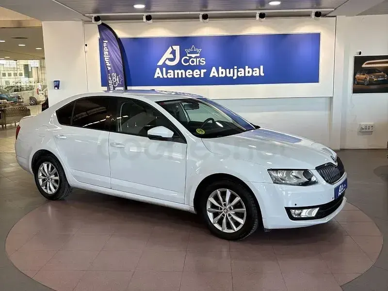 Brugt Skoda Octavia Ambition 105 HK (77 kW) 2015 Hvid Stationcar