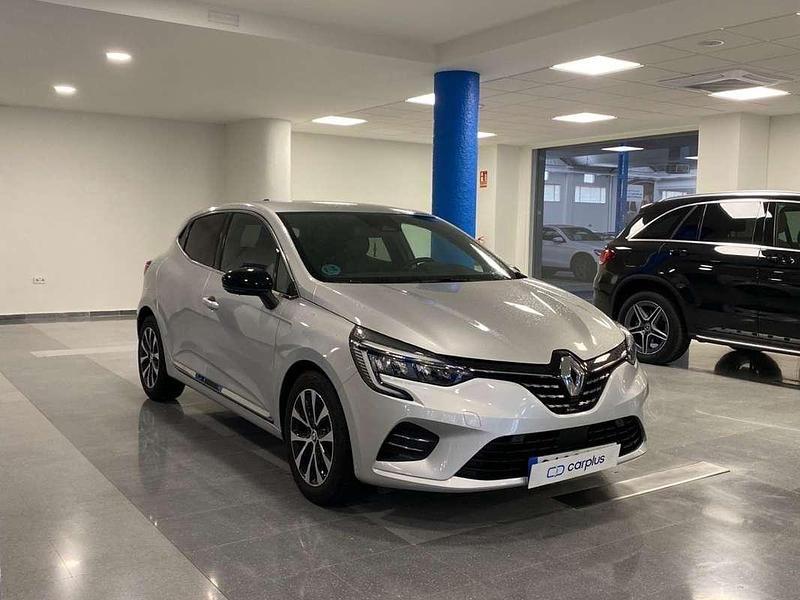 Usado Renault Clio V Techno 91 CV (66 kW) 2023 Gris Utilitario