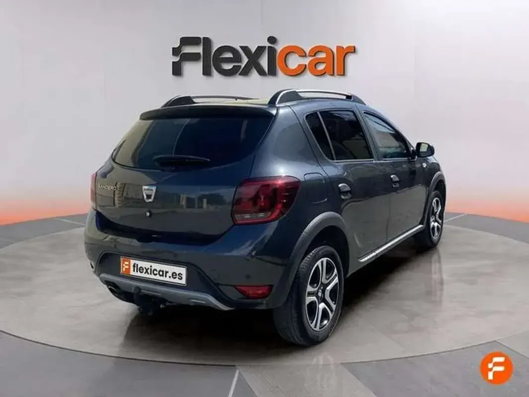 Usado Dacia Sandero Comfort 101 CV (74 kW) 2020 Gris Berlina