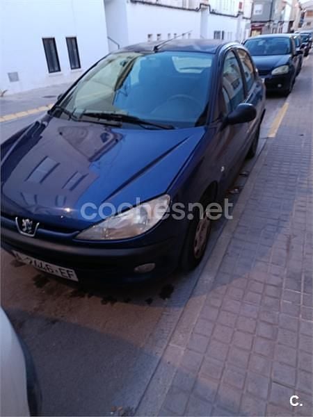Usado Peugeot 206 75 CV (55 kW) 1999 Azul Berlina