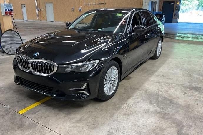 Usado 2022 BMW 330 Luxury Line Berlina | 27.850 € - Imagen 1/4