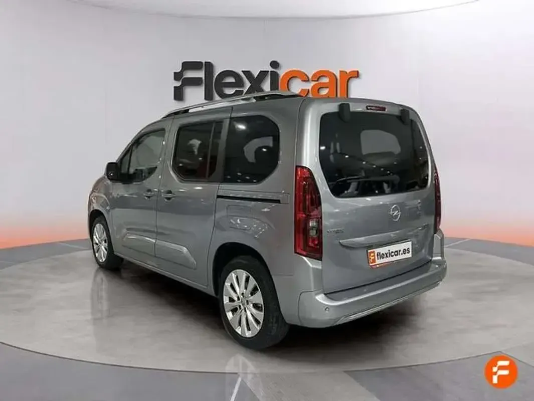Usado Opel Combo Life Innovation 131 CV (96 kW) 2020 Gris Monovolumen
