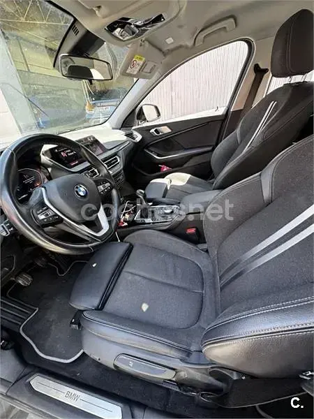 Usado BMW 118 140 CV (102 kW) 2021 Gris / plata Utilitario
