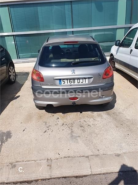 Usado Peugeot 206 70 CV (51 kW) 2005 Gris / plata Berlina