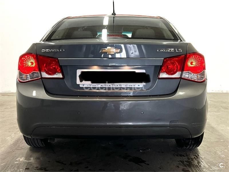 Usado Chevrolet Cruze LS 124 CV (91 kW) 2011 Gris / plata Berlina