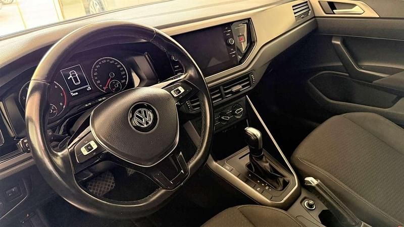 Usado VW Polo Advance 95 CV (69 kW) 2019 Gris Utilitario