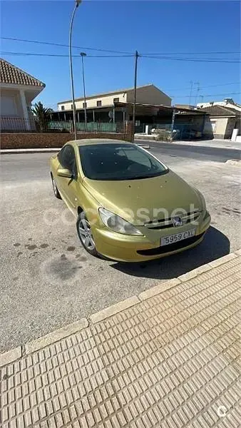 Usado Peugeot 307 CC 110 CV (80 kW) 2004 Amarillo Descapotable