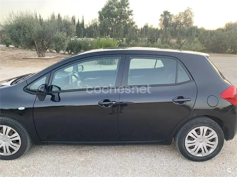 Usado Toyota Auris 97 CV (71 kW) 2007 Negro Utilitario