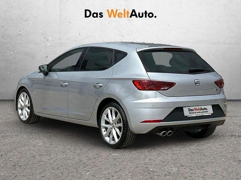 Usado Seat Leon FR 150 CV (110 kW) 2019 Gris plata Berlina