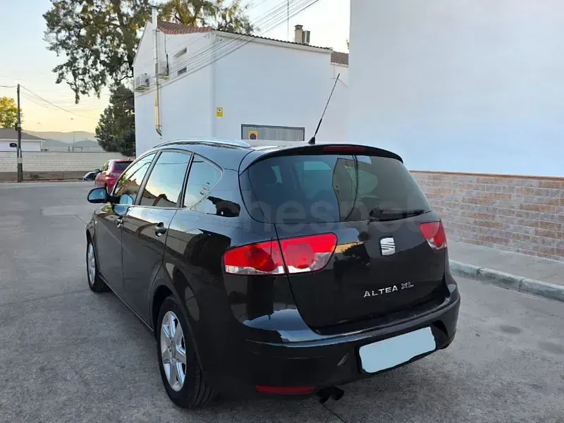 Usado Seat Altea XL Style 140 CV (102 kW) 2009 Negro Monovolumen