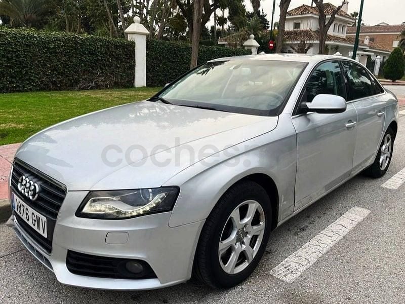 Gris / plata Usado 2010 Audi A4 Business Berlina | 7995 € (Precio justo) - Imagen 1/4