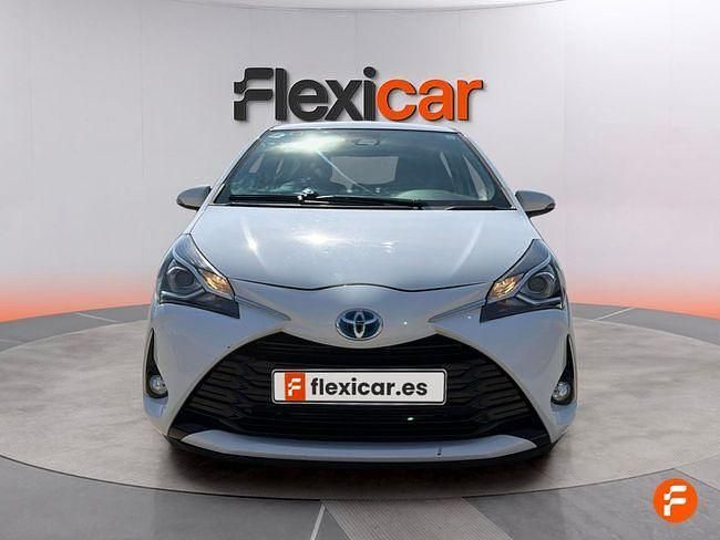 Usado Toyota Yaris Hybrid Active 100 CV (73 kW) 2019 Blanco