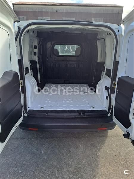 Usado Fiat Doblò 90 CV (66 kW) 2012 Blanco Monovolumen