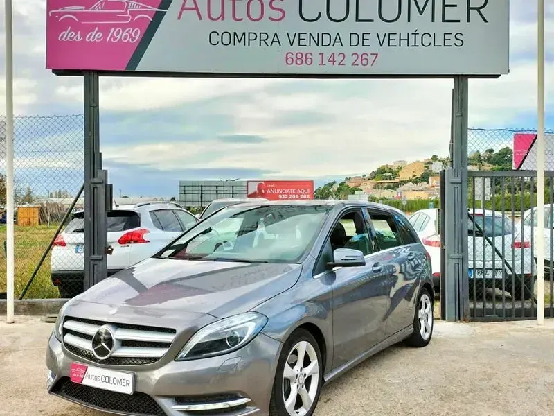 Usado Mercedes B180 109 CV (80 kW) 2014 Gris / plata Utilitario