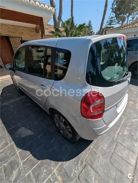 Usado Renault Grand Modus Exception 90 CV (66 kW) 2011 Gris / plata Monovolumen