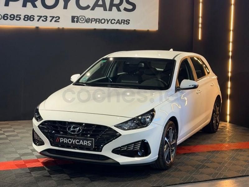 Usado Hyundai i30 96 CV (70 kW) 2024 Blanco Berlina