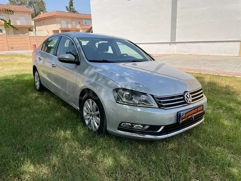 Usado VW Passat Advance 105 CV (77 kW) 2014 Gris / plata Berlina