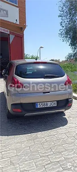 Usado Peugeot 3008 Style 115 CV (84 kW) 2015 Beige Familiar