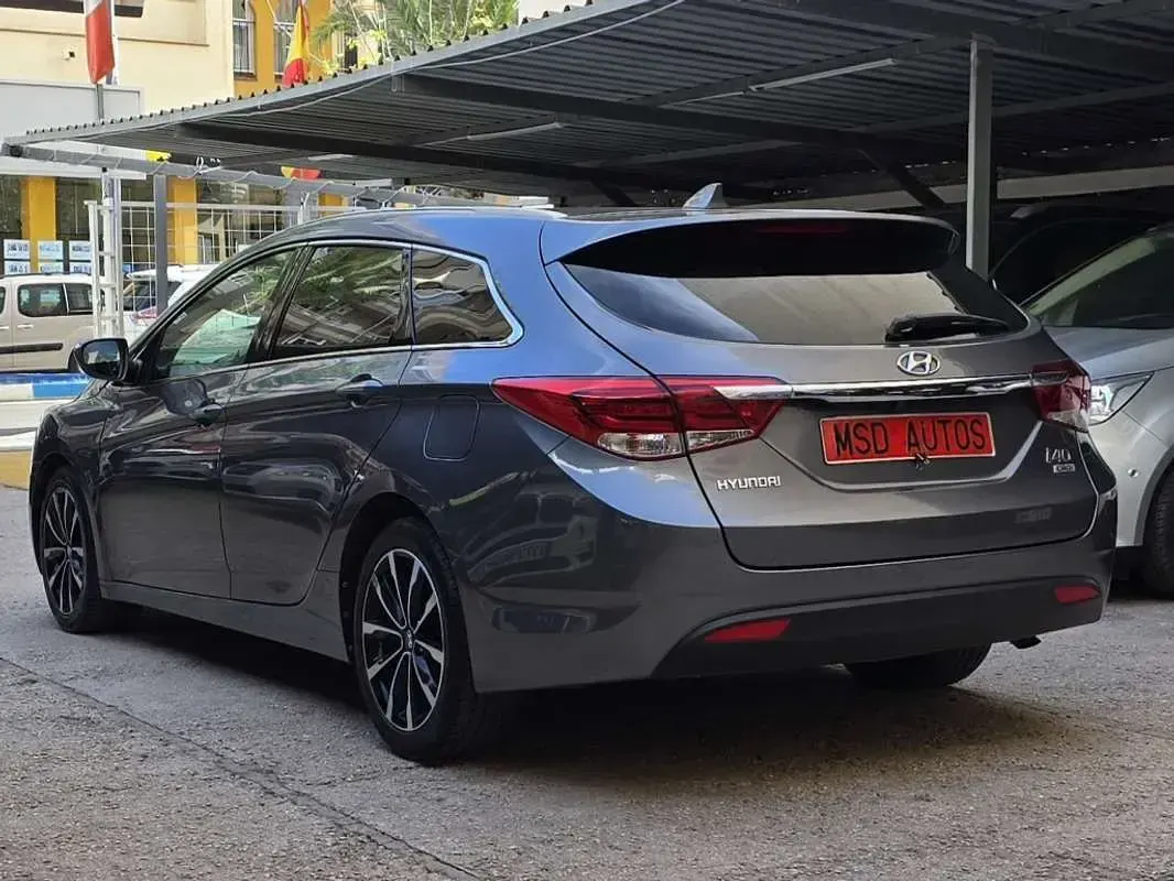 Usado Hyundai i40 Style 141 CV (103 kW) 2015 Gris Familiar