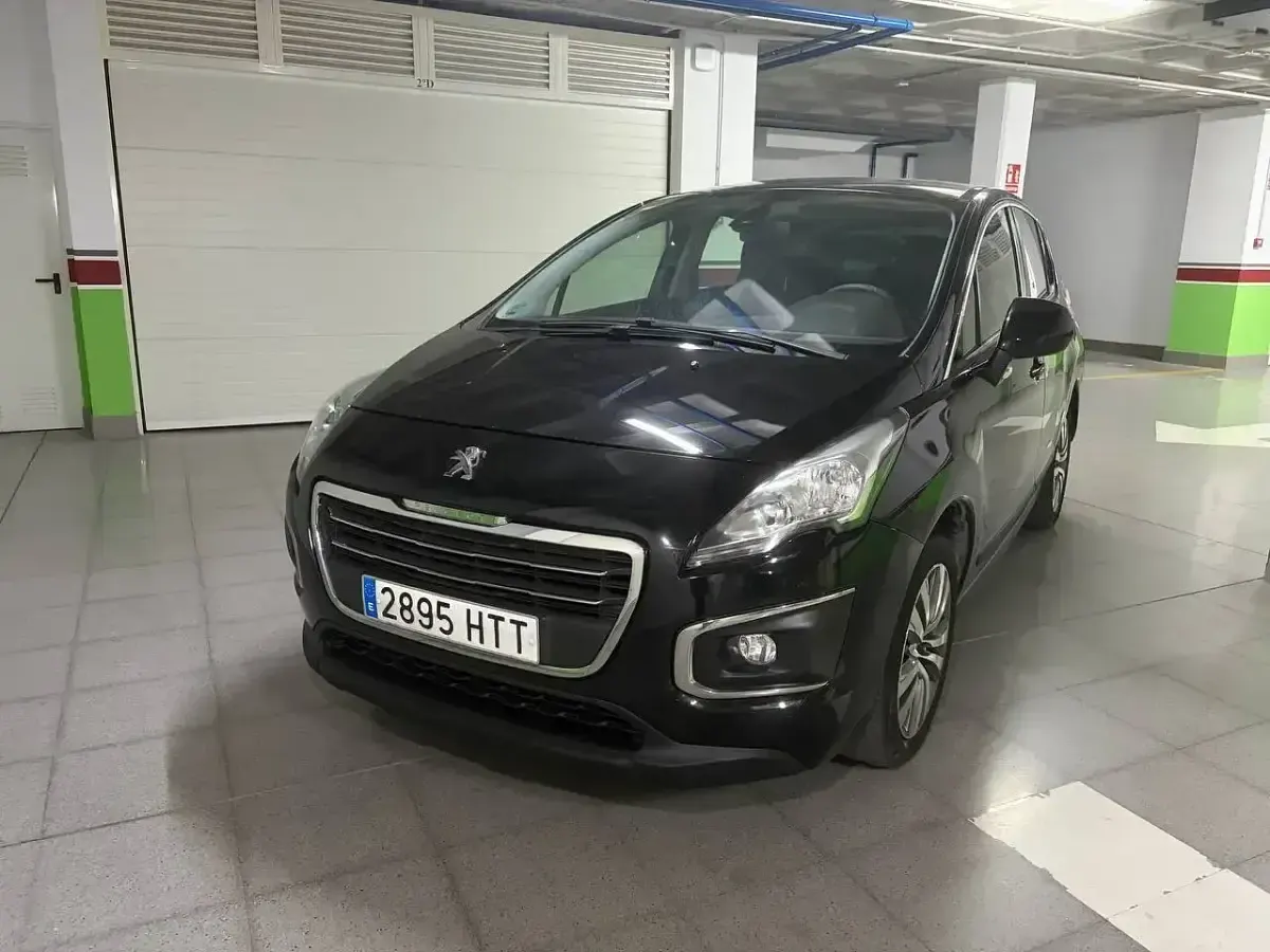 Usado Peugeot 3008 Access 120 CV (88 kW) 2014 Negro Familiar