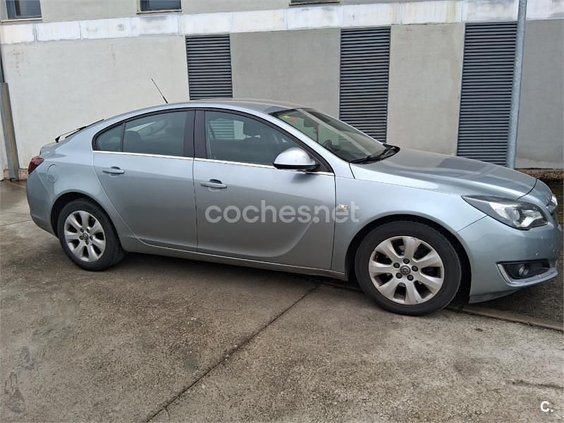 Usado Opel Insignia Business 120 CV (88 kW) 2015 Gris / plata Familiar