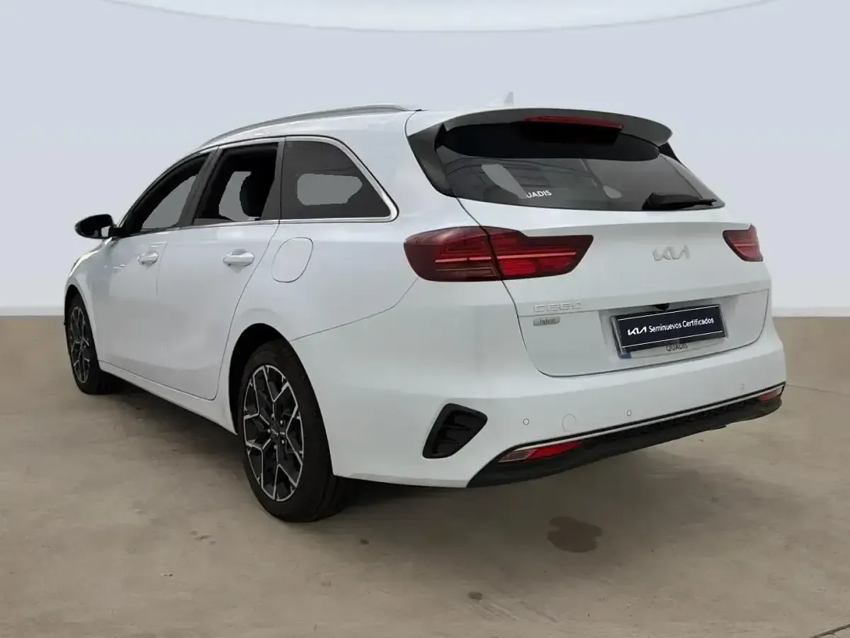 Usado Kia Ceed Style 100 CV (73 kW) 2025 Blanco Utilitario