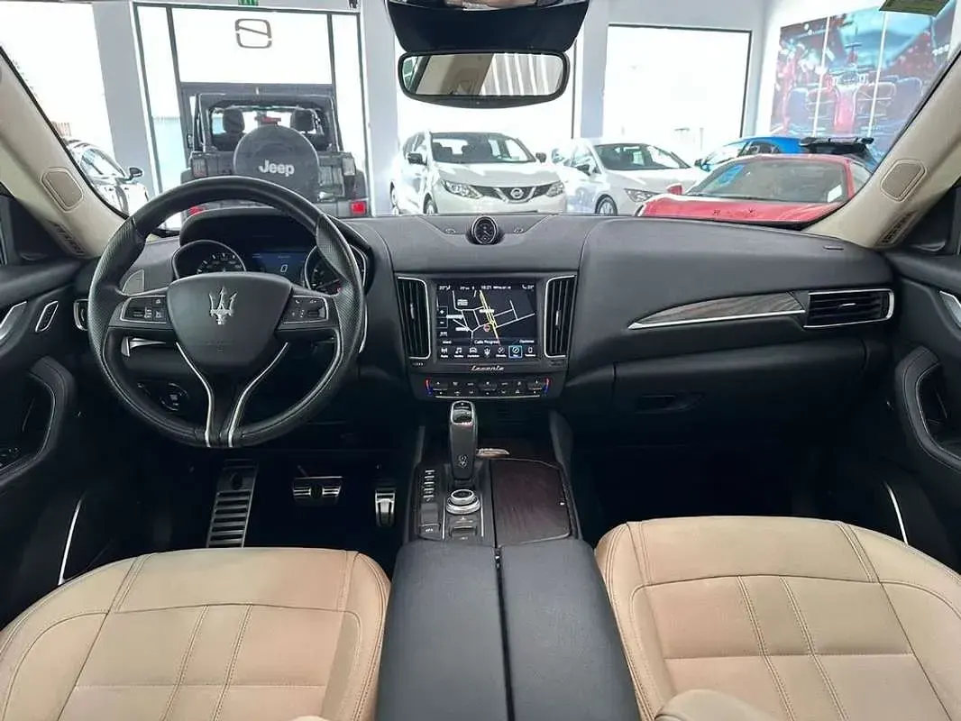 Usado Maserati Levante 349 CV (256 kW) 2020 Gris SUV