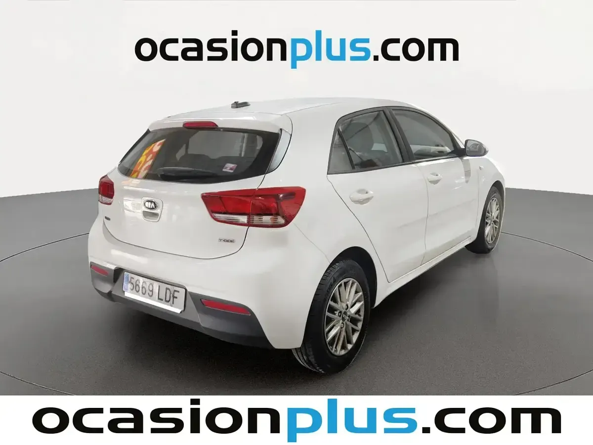 Usado Kia Rio 100 CV (73 kW) 2019 Blanco Berlina