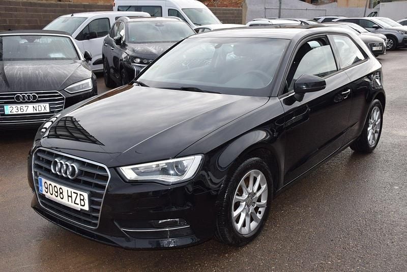 Usado Audi A3 Ambition 105 CV (77 kW) 2014 Negro Utilitario