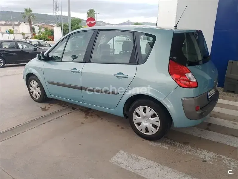 Usado Renault Scenic E-Tech 105 CV (77 kW) 2007 Gris / plata Monovolumen