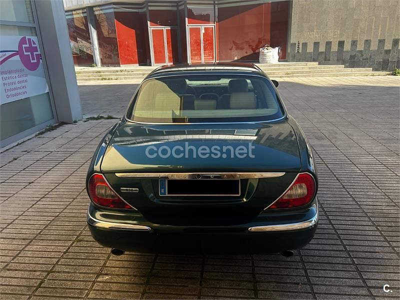 Usado Jaguar XJ8 298 CV (219 kW) 2004 Verde Berlina