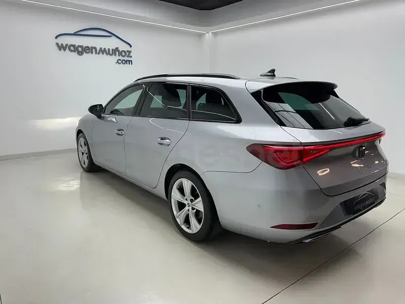 Usado Seat Leon FR 150 CV (110 kW) 2022 Gris / plata Familiar