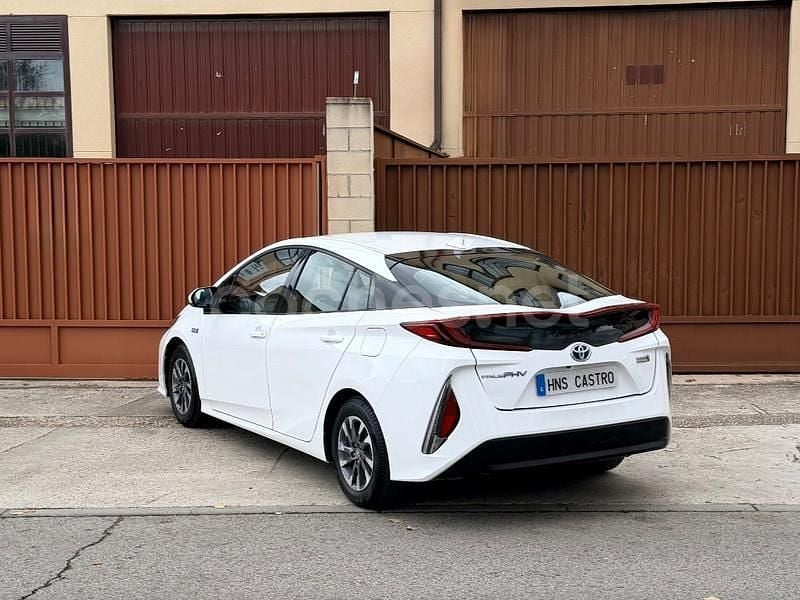 Usado Toyota Prius Advance 122 CV (89 kW) 2021 Blanco Berlina