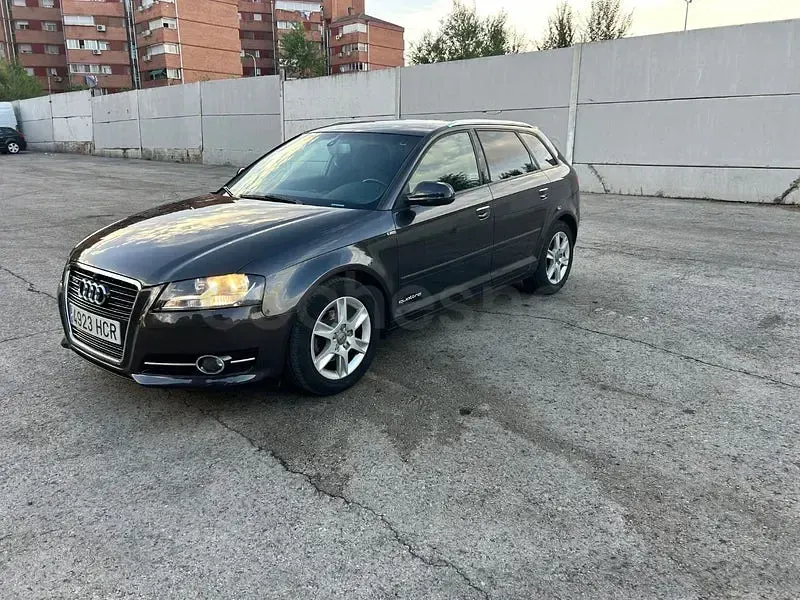 Usado Audi A3 Ambition 105 CV (77 kW) 2011 Negro Utilitario