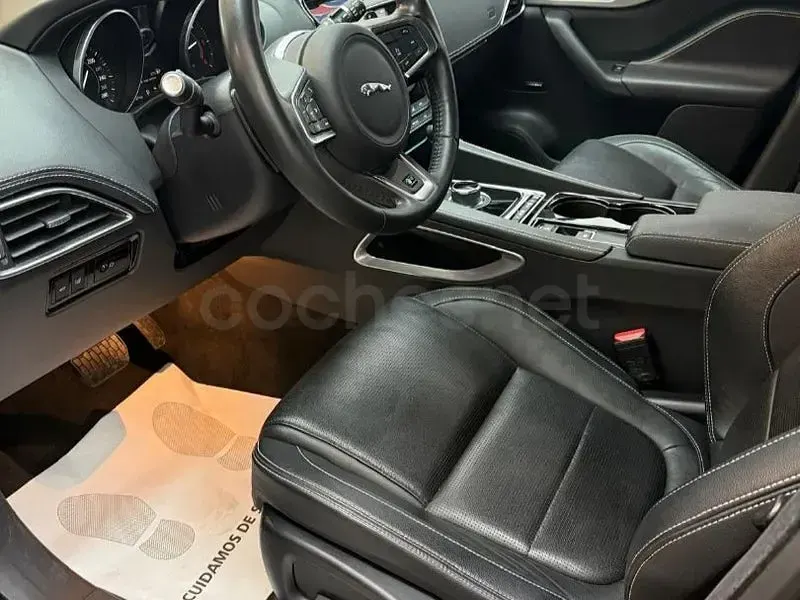 Usado Jaguar F-Pace R-Sport 300 CV (220 kW) 2017 Granate SUV